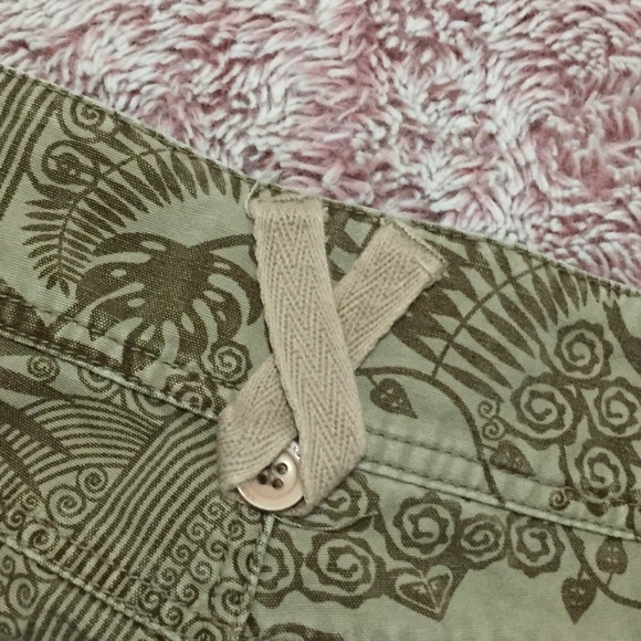 ROXY SURFWEAR SHORTS sz 10 tropical print green olive pockets streetwear - Picture 10 of 14